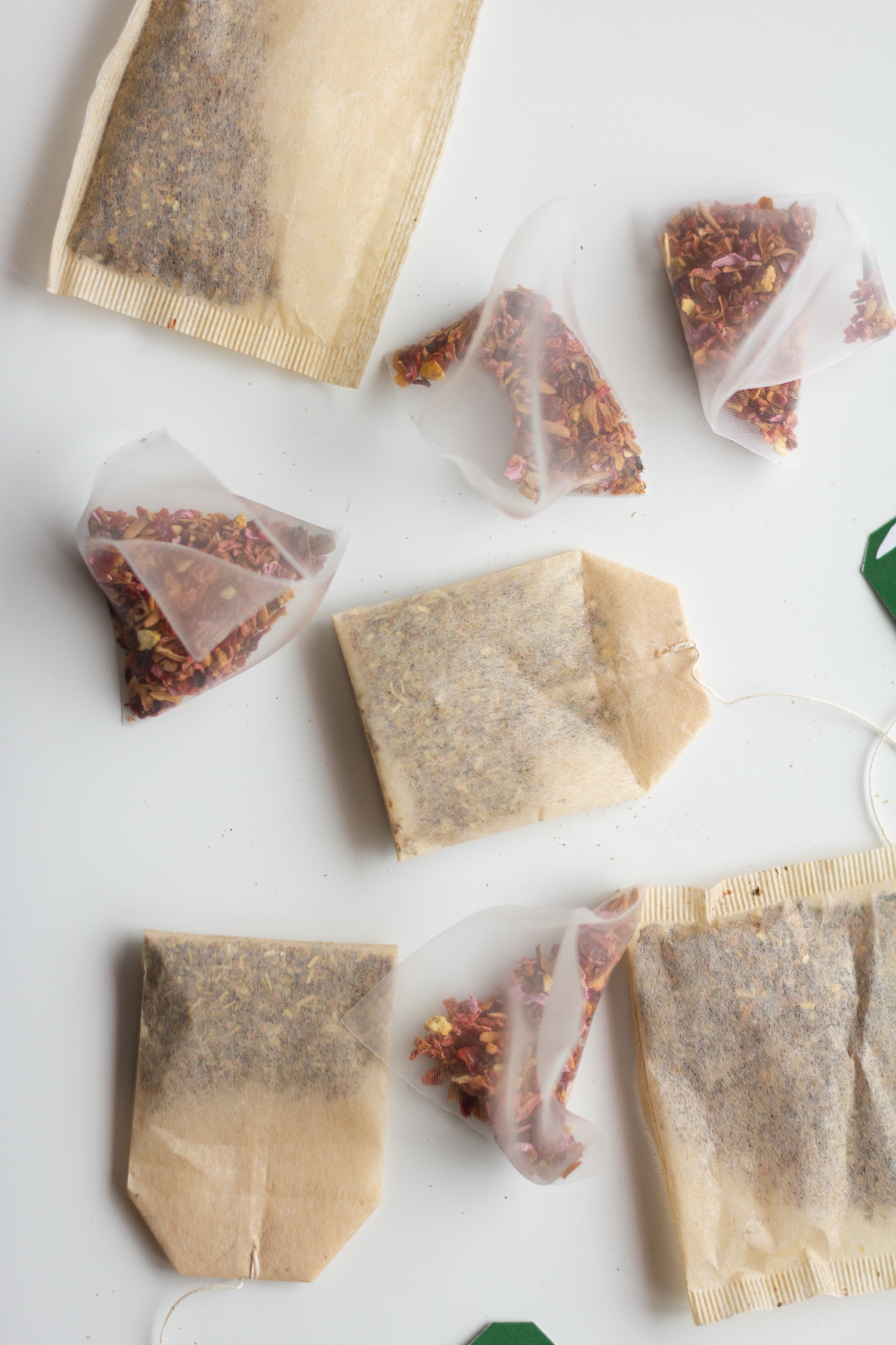 plastic free pyramid tea bags and classic teabags which contain microplastics